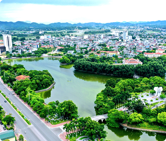 Hồ và thành phố Tuyên Quang